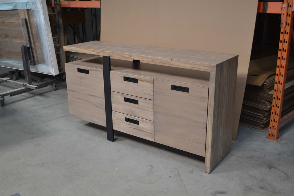 Narva Sideboard
