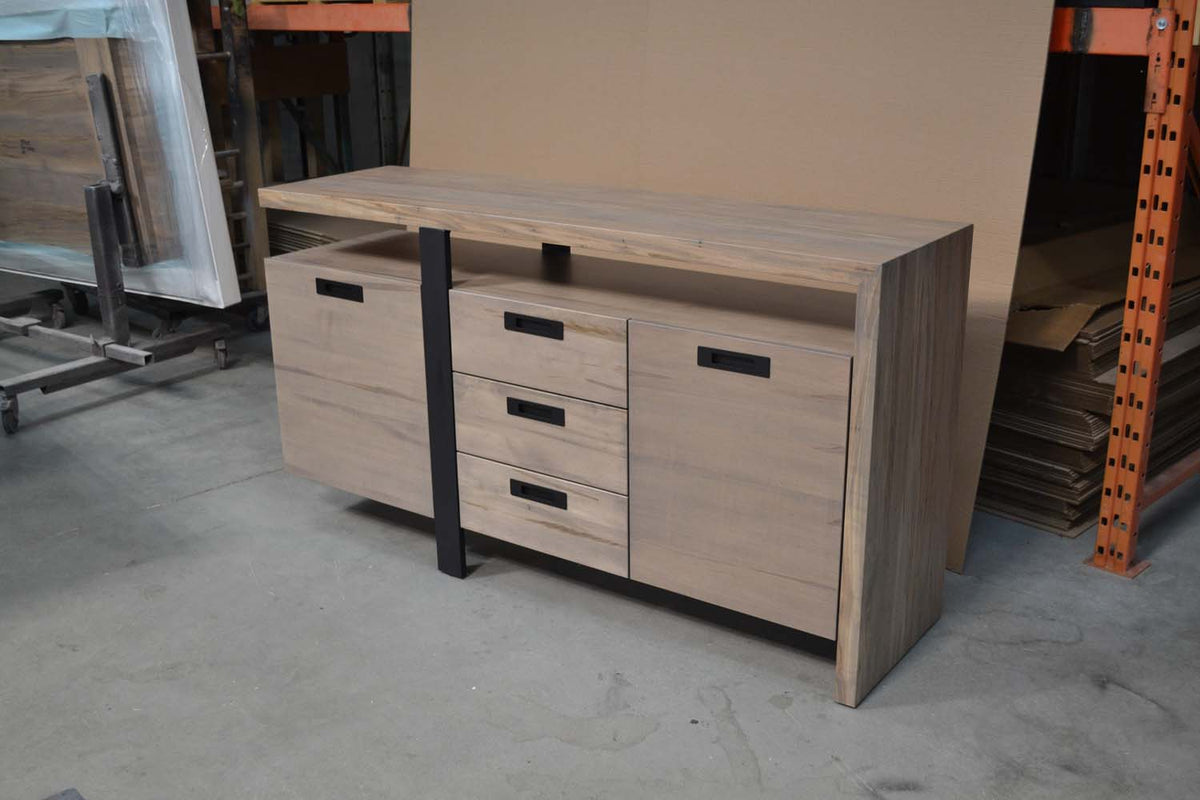 Narva Sideboard