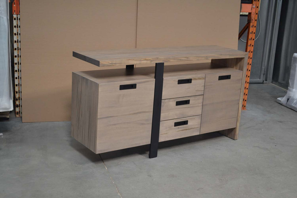 Narva Sideboard