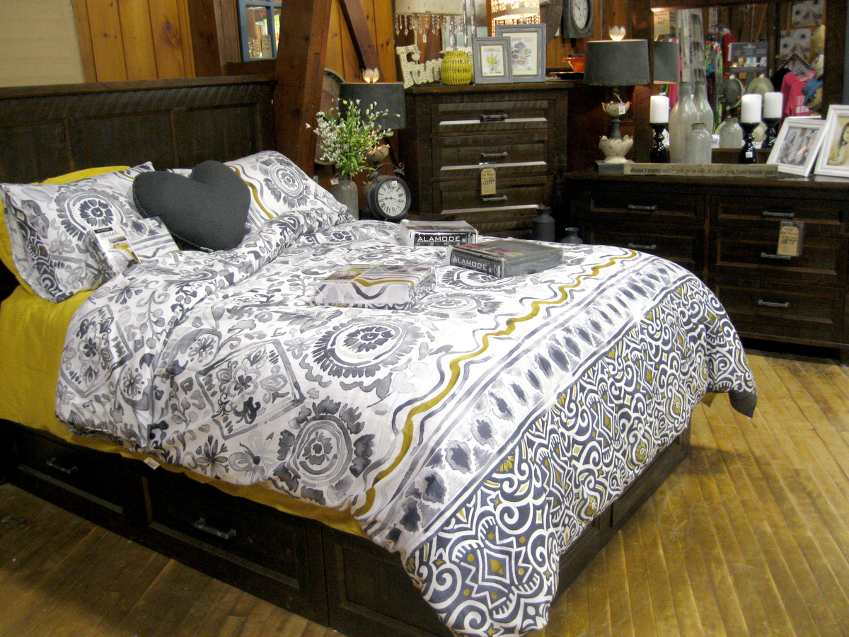 Algonquin Condo Bed in finished rustic wormy maple